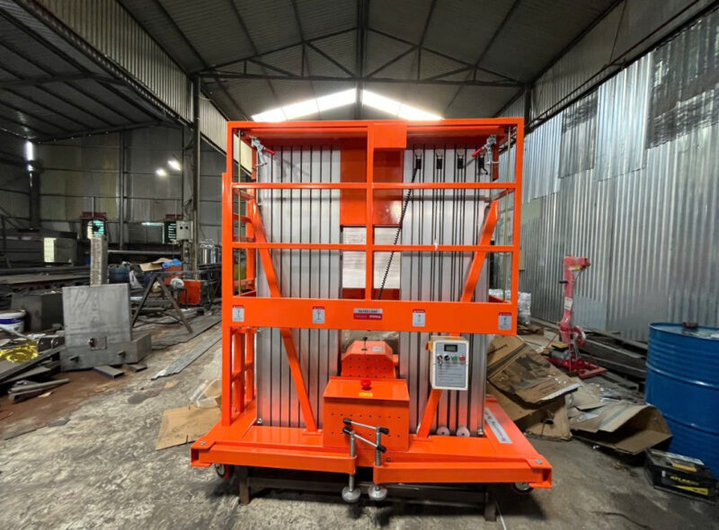 Xe nâng người cột buồm 