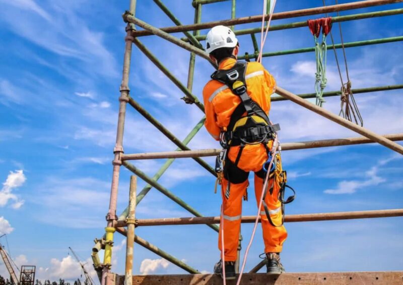 Cách thắt dây an toàn khi làm việc trên cao đúng kỹ thuật 4 Cách thắt dây ăn toàn đúng kỹ thuật giúp ngăn ngừa hội chứng chấn thương