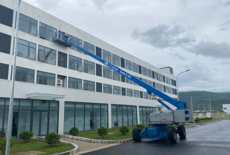 3 địa chỉ cho thuê xe nâng người tự hành tại Gia Lâm uy tín 