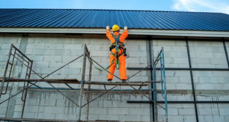 Đánh giá rủi ro khi làm việc trên cao là bước đầu và quan trọng nhất trong mọi công tác an toàn lao động 