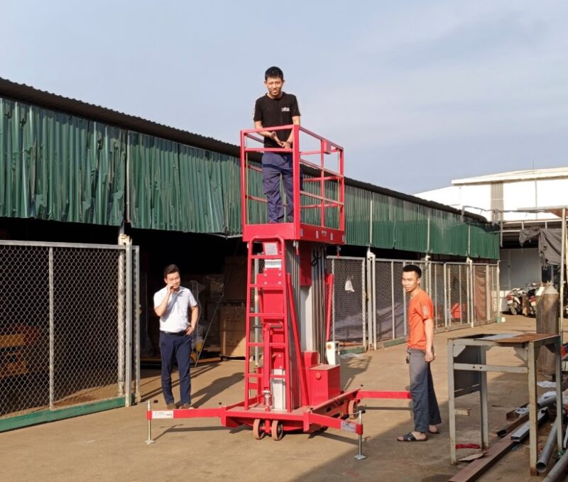 Xe nâng dạng cột buồm phù hợp với tất cả các công việc trên cao cùng khả năng vận hành linh hoạt 