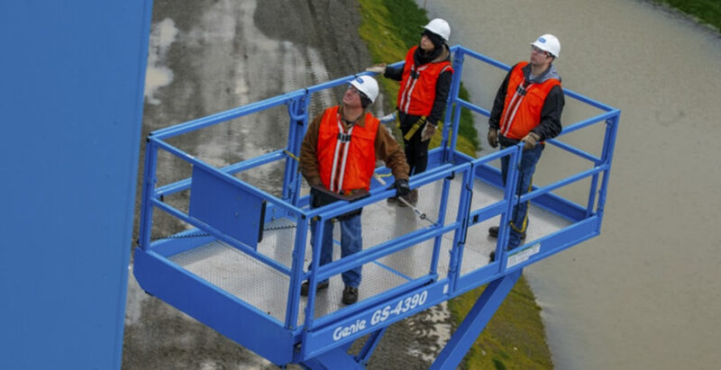 Cần đảm bảo giỏ xe nâng tương tích với thiết bị nâng hạ 