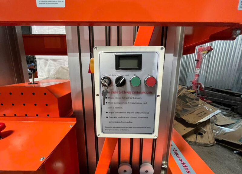 Hộp điều khiển xe nâng người bao gồm nhiều chức năng khác nhau 
