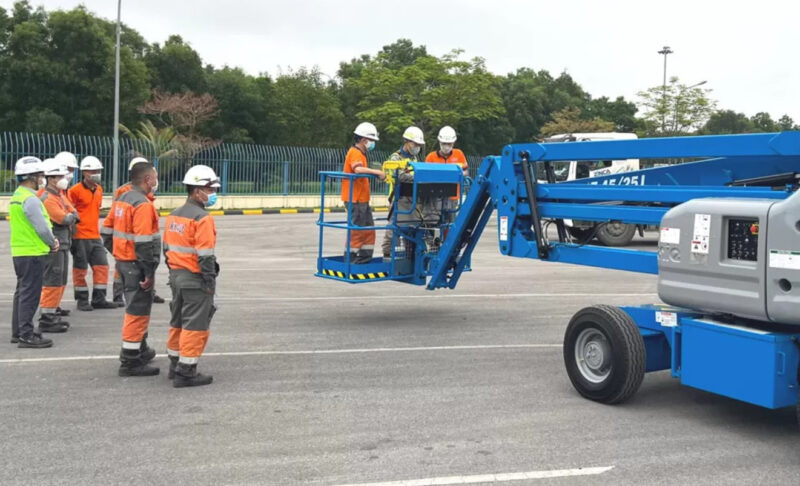Kế hoạch tập huấn vận hành xe nâng người cần tuân thủ các quy định của pháp luật 