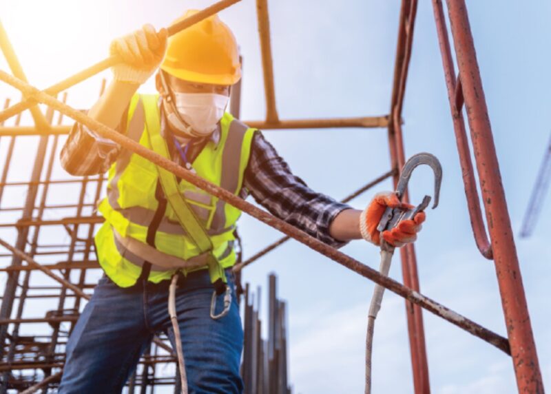 Khóa huấn luyện an toàn làm việc trên cao bao gồm cả lý thuyết và thực hành 
