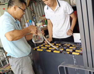 nước châm bình ắc quy