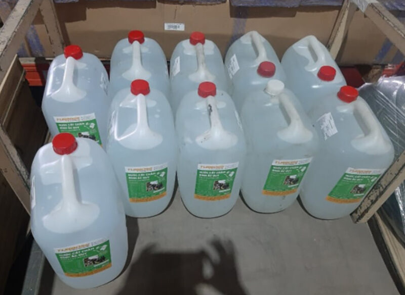 Sử dụng nước châm bình ắc quy giúp duy trì nồng độ axit ổn định 