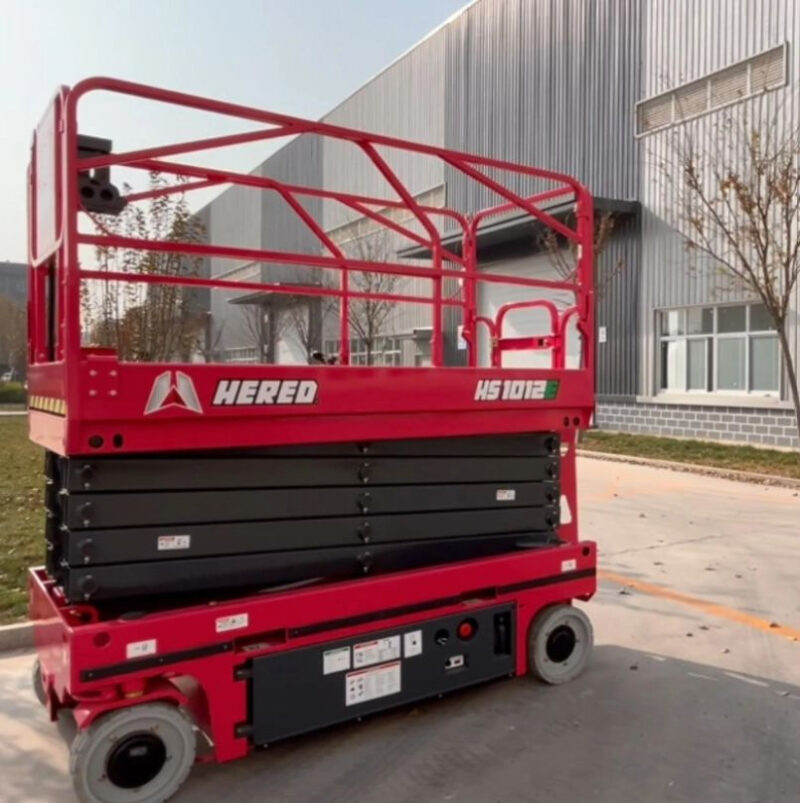Xe nâng người 12m dễ dàng di chuyển trong nhiều không gian hẹp mà không cần hỗ trợ 
