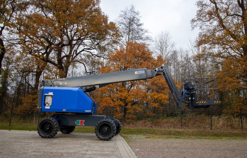 Xe nâng người Aichi boom lift 