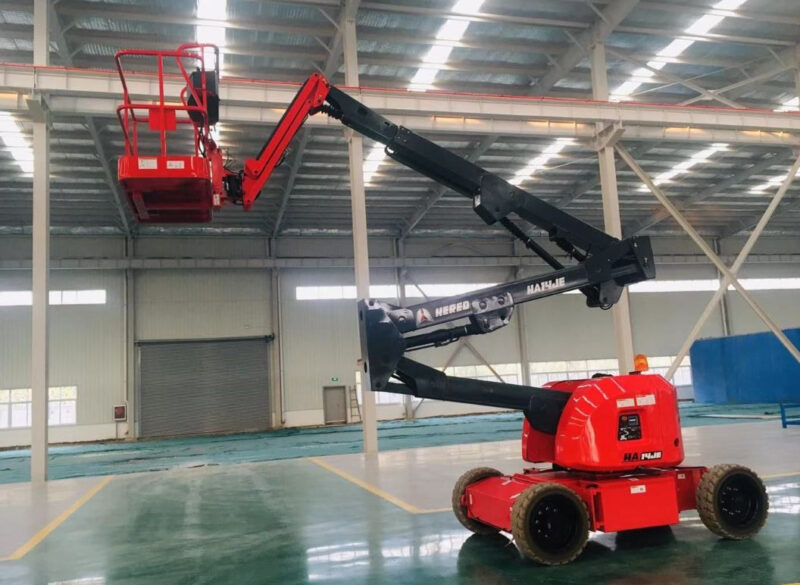 Xe nâng người boom lift là thiết bị chuyên dung để nâng người và dụng cụ lên cao nhanh chóng 