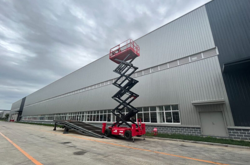 Xe nâng người cắt kéo có các chiều cao nâng khác nhau do thiết kế và model