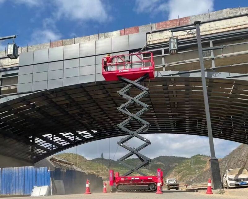 Xe nâng cắt kéo được thiết kế tối ưu để đảm bảo an toàn và hiệu suất 