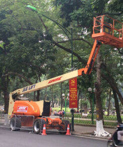 Xe nâng người cắt tỉa cây xanh boom lift