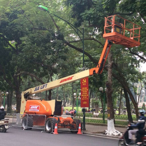 Xe nâng người cắt tỉa cây xanh boom lift