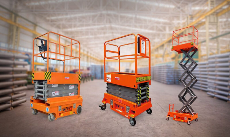 Xe nâng người mini là dòng thiết bị nâng hạ nhỏ gọn, giúp đưa người lên độ cao từ 4 đến 12 mét 