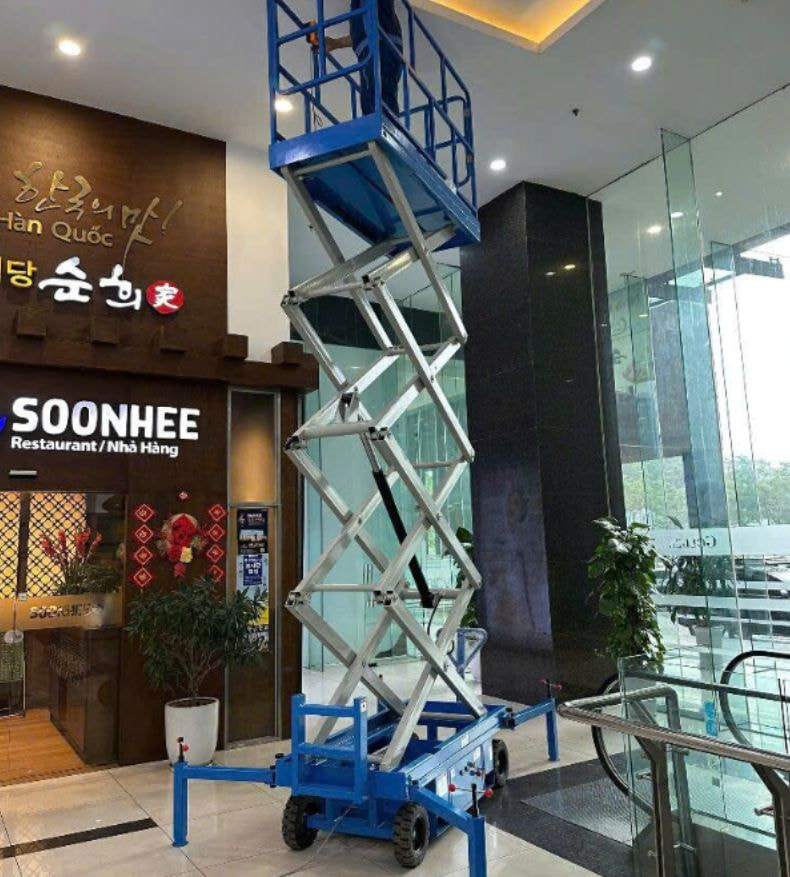 Xe nâng người Naltako giúp rút ngắn thời gian lao động, nâng cao hiệu quả công việc 