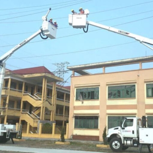 Xe nâng người sửa chữa đèn cao áp