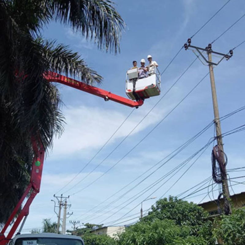 Xe nâng người sửa chữa đèn cao áp vận hành linh hoạt trong nhiều môi trường 